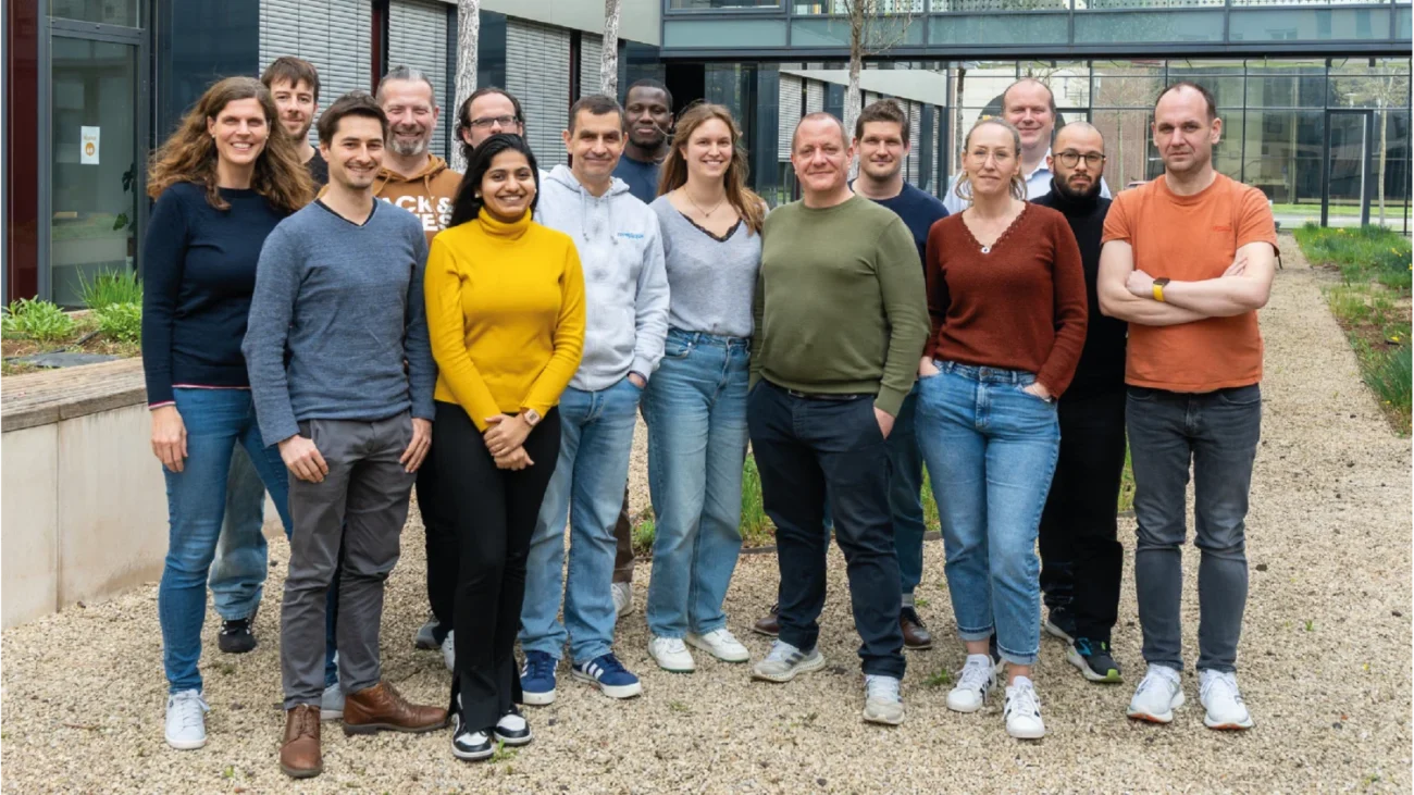Gruppenfoto des Teams im Freien